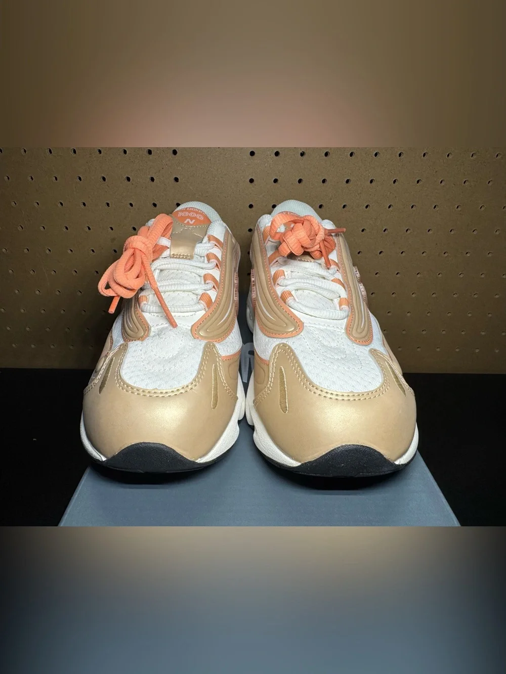New Balance 1000 Sneakers Youths 5, Women’s 6.5 Metallic Gold & Peach Accent Sne
